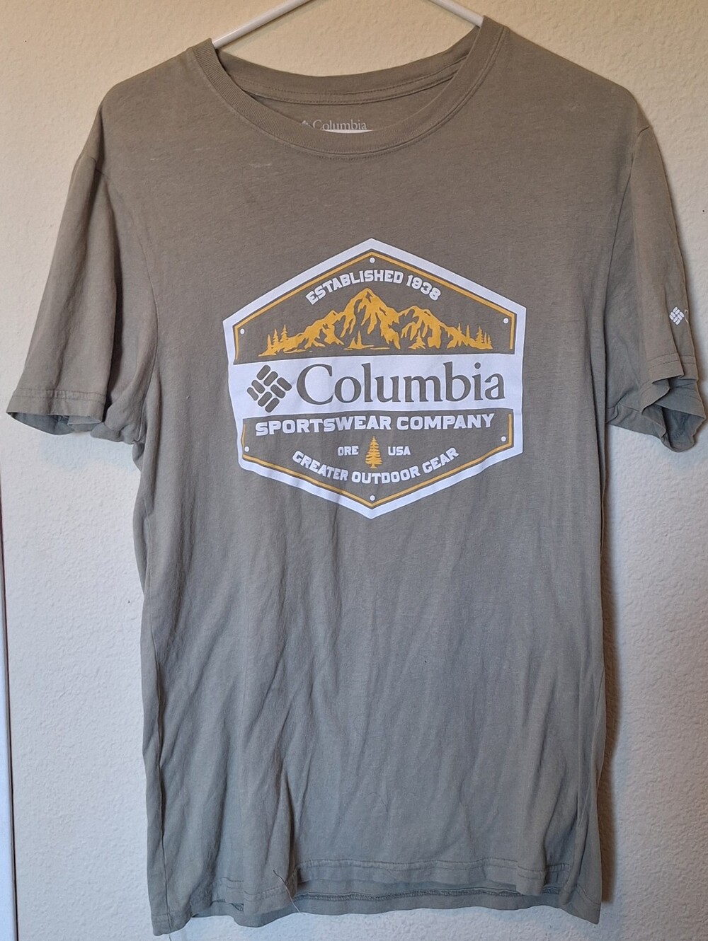 Columbia Olive Green Short Sleeve Graphic Tee with Gold Accent